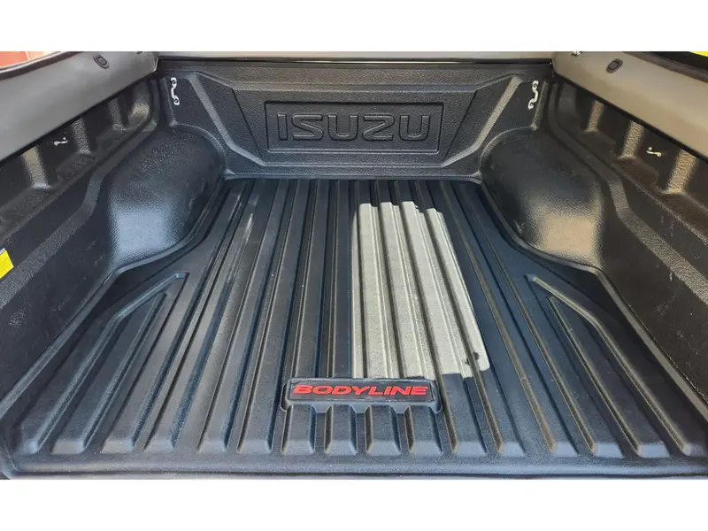 Isuzu D-MAX DC 2020+ UTE TUB MAT - Heavy Duty Moulded Rubber Mat (for Factory Plastic Tub Liner)